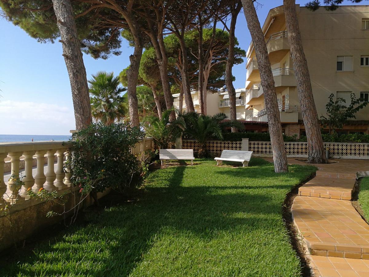 Apartamentos Versailles Villafortuny Exterior photo