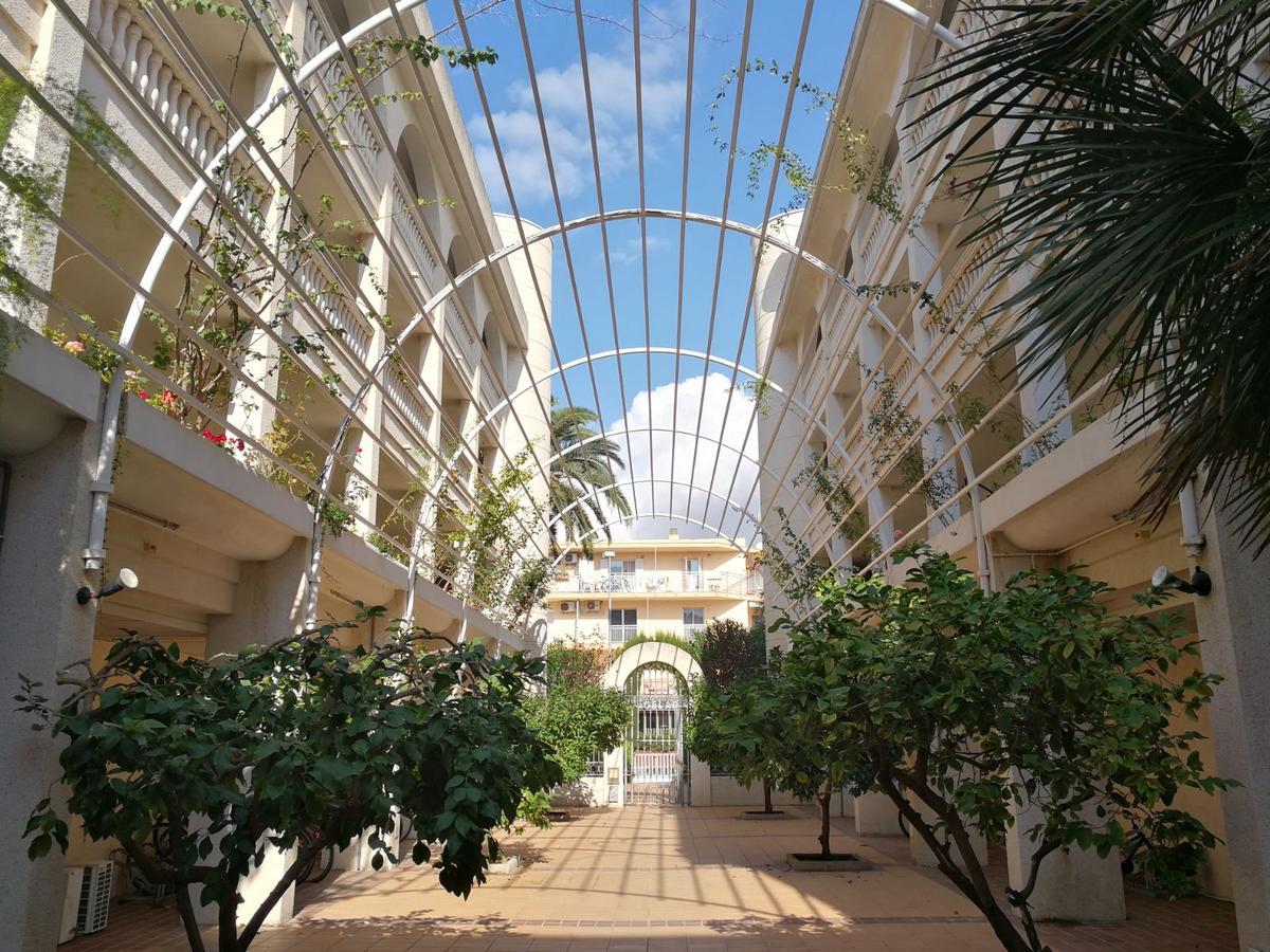 Apartamentos Versailles Villafortuny Exterior photo