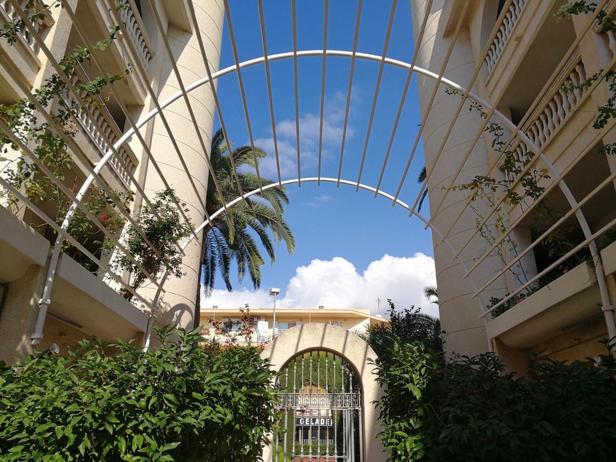 Apartamentos Versailles Villafortuny Exterior photo